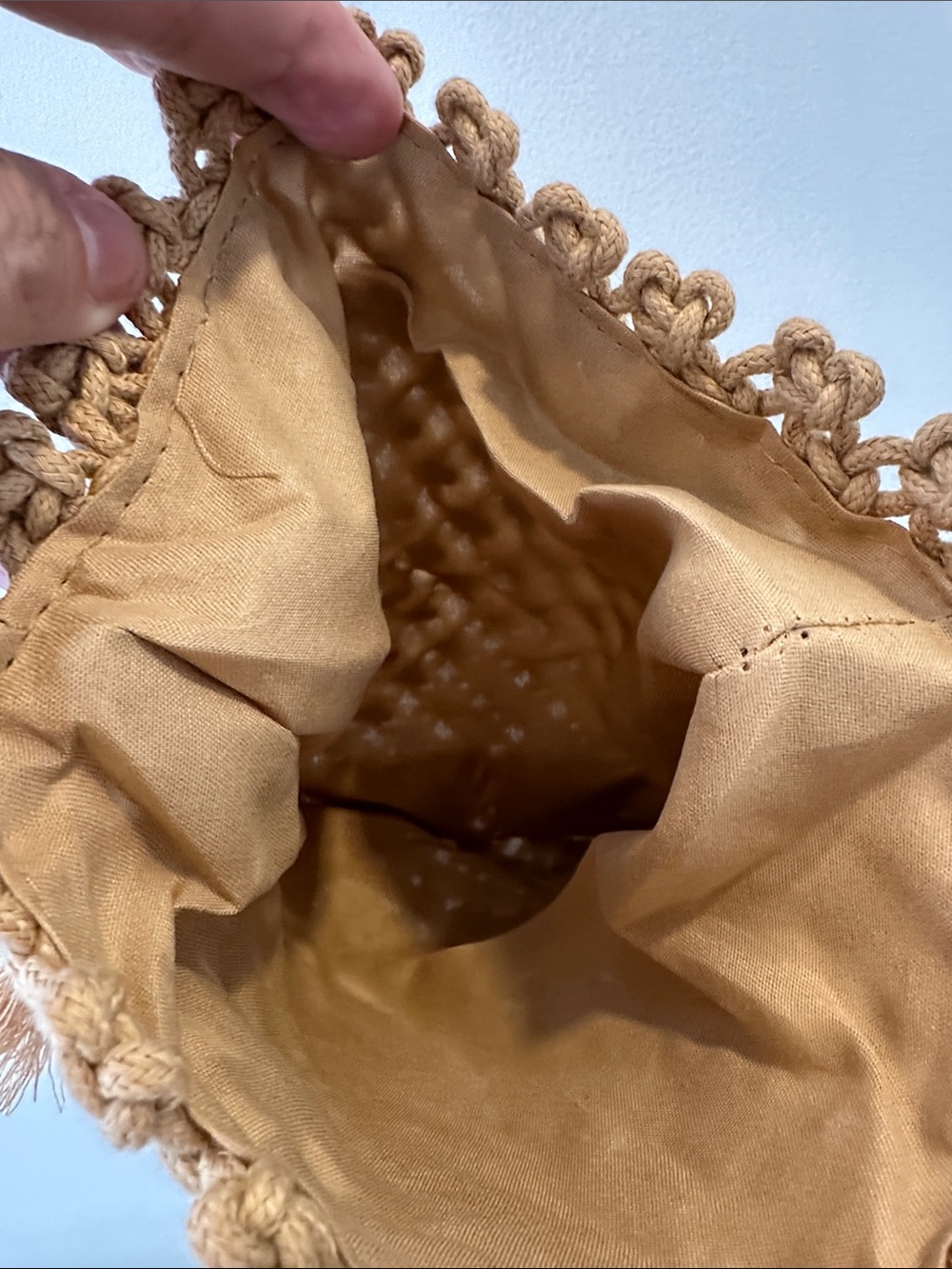 Handwoven Tan Macramé Crossbody Bag - Picture 4 of 8